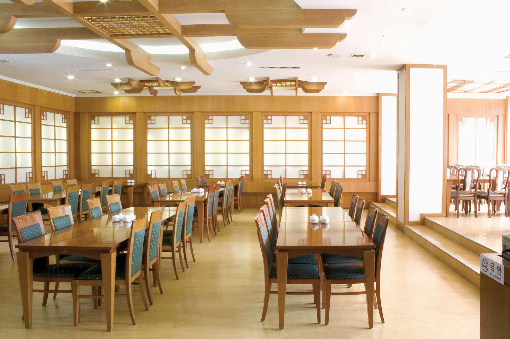 Hawaii Hotel Jeju Bagian luar foto