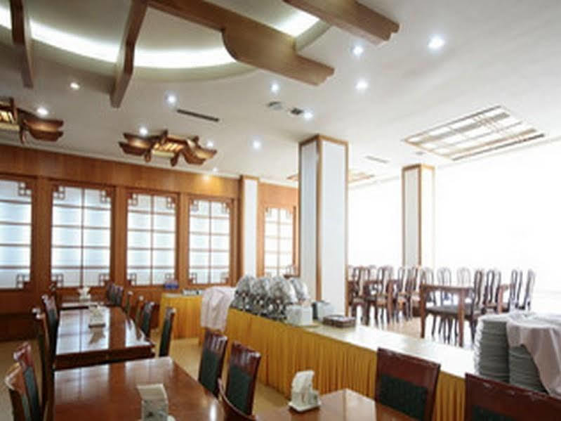 Hawaii Hotel Jeju Bagian luar foto