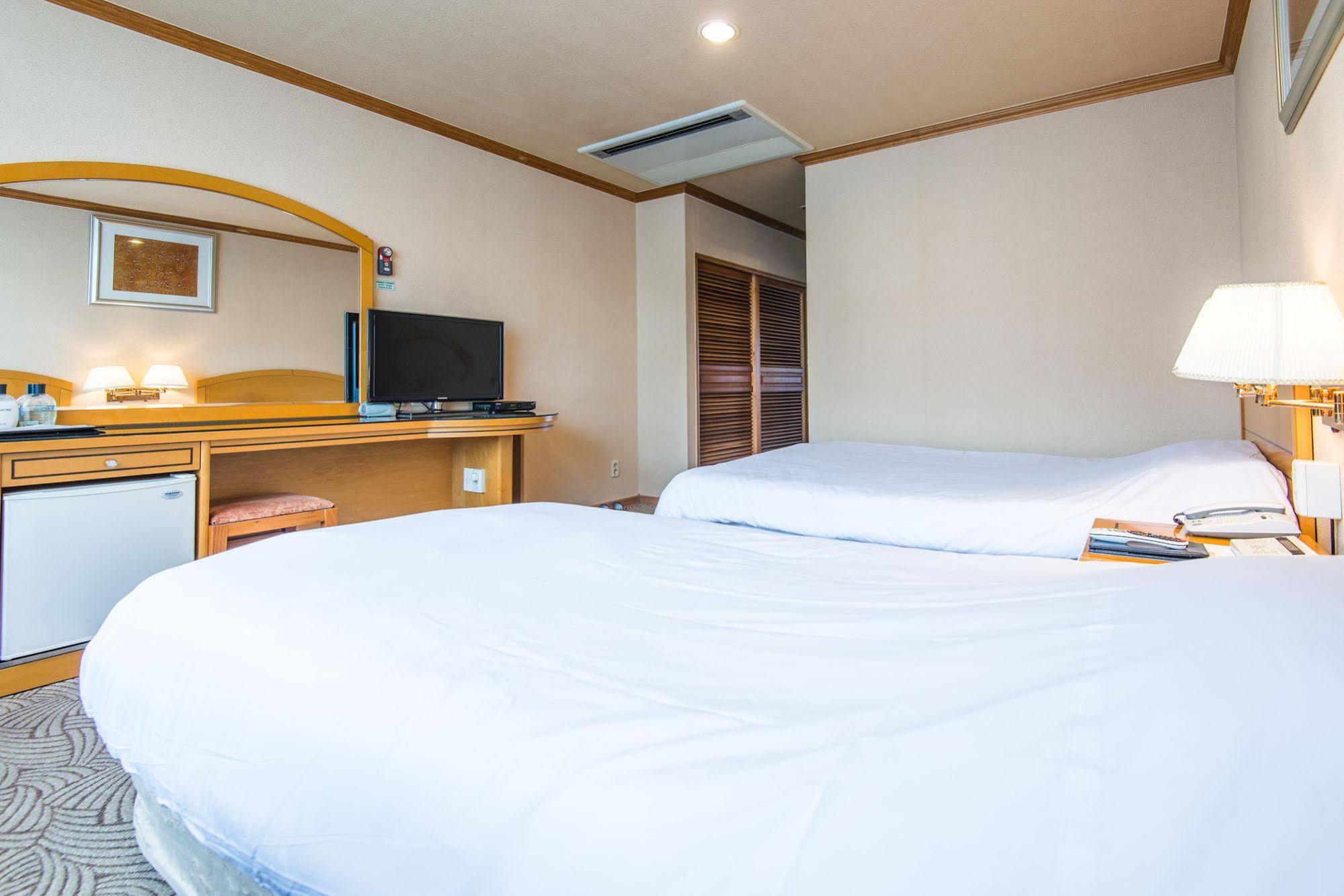 Hawaii Hotel Jeju Bagian luar foto