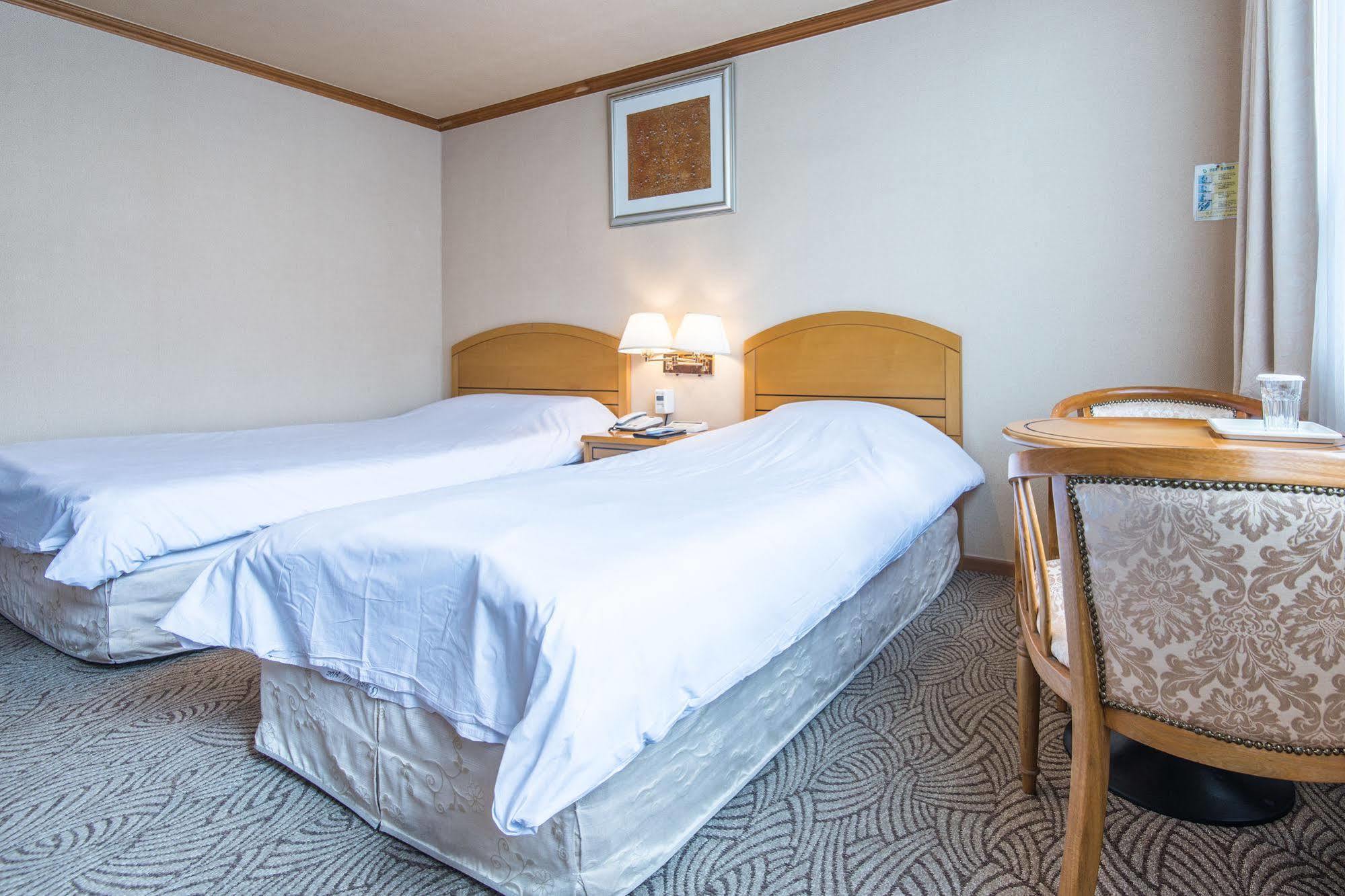 Hawaii Hotel Jeju Bagian luar foto